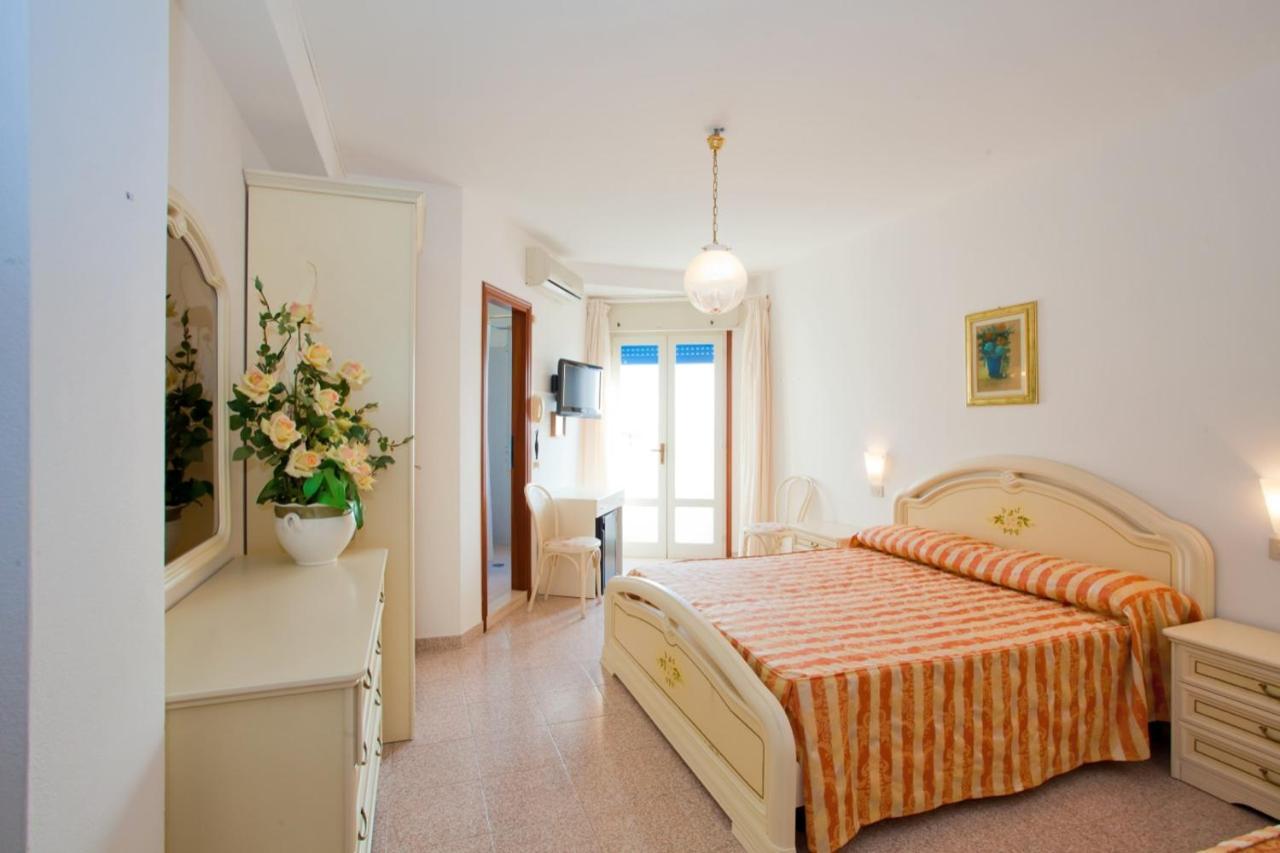 Hotel Imperial Caorle Kültér fotó