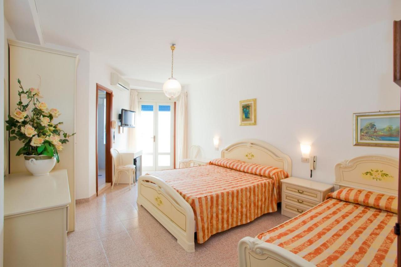 Hotel Imperial Caorle Kültér fotó